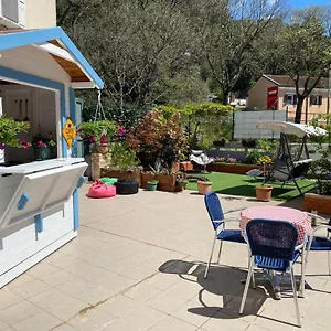 https://crazy-house-hostel.in-istria.net