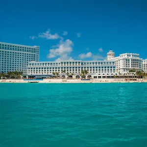 https://riu-cancun.quintano-roohotels.com