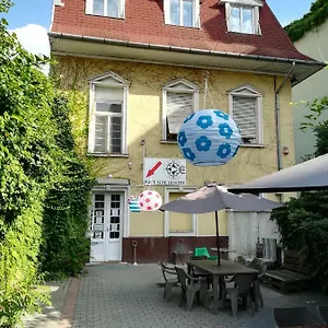 https://east-side-hostel.inbudapesthotels.com